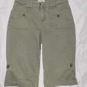 🦜🦜3/$25. CHARTER CLUB KNEE PANTS ARMY GREEN SIZE 8